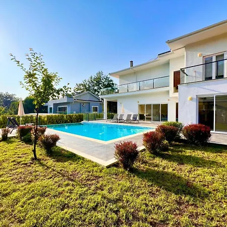Signature Villa Eskiomerler